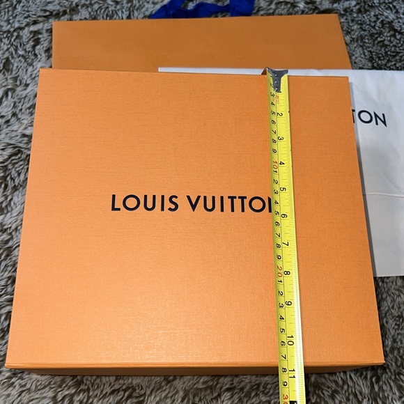 Louis Vuitton empty box with dust bag and paper bag. - Picture 4 of 6